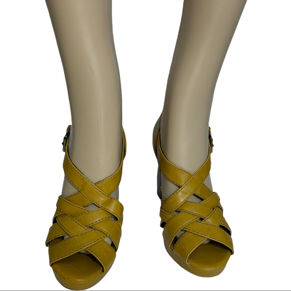 American eagle Yellow Block Heels - Picture 6 of 8